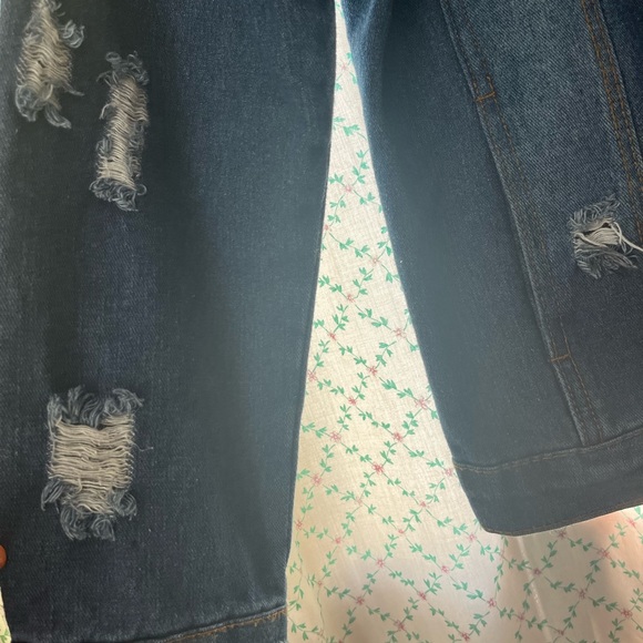 Distressed blue jean jacket - Picture 8 of 8